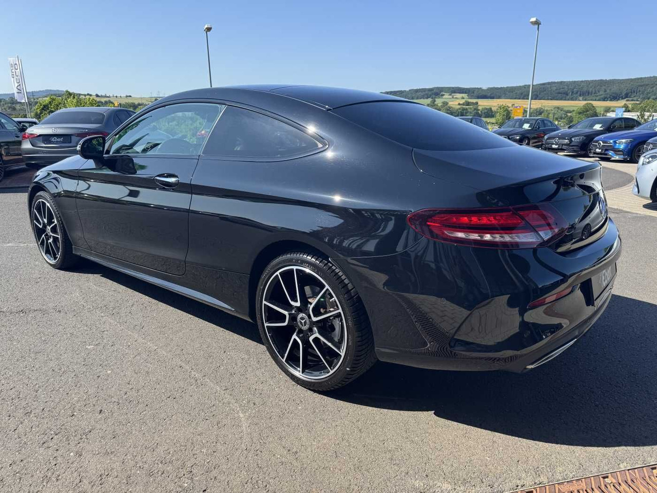 Mercedes-Benz C 400 4M AMG Coupe Pano+Burm+Distr+Memory+360 - سيارة: صور 3 Mercedes-Benz C 400 4M AMG Coupe Pano+Burm+Distr+Memory+360 - سيارة: صور 3