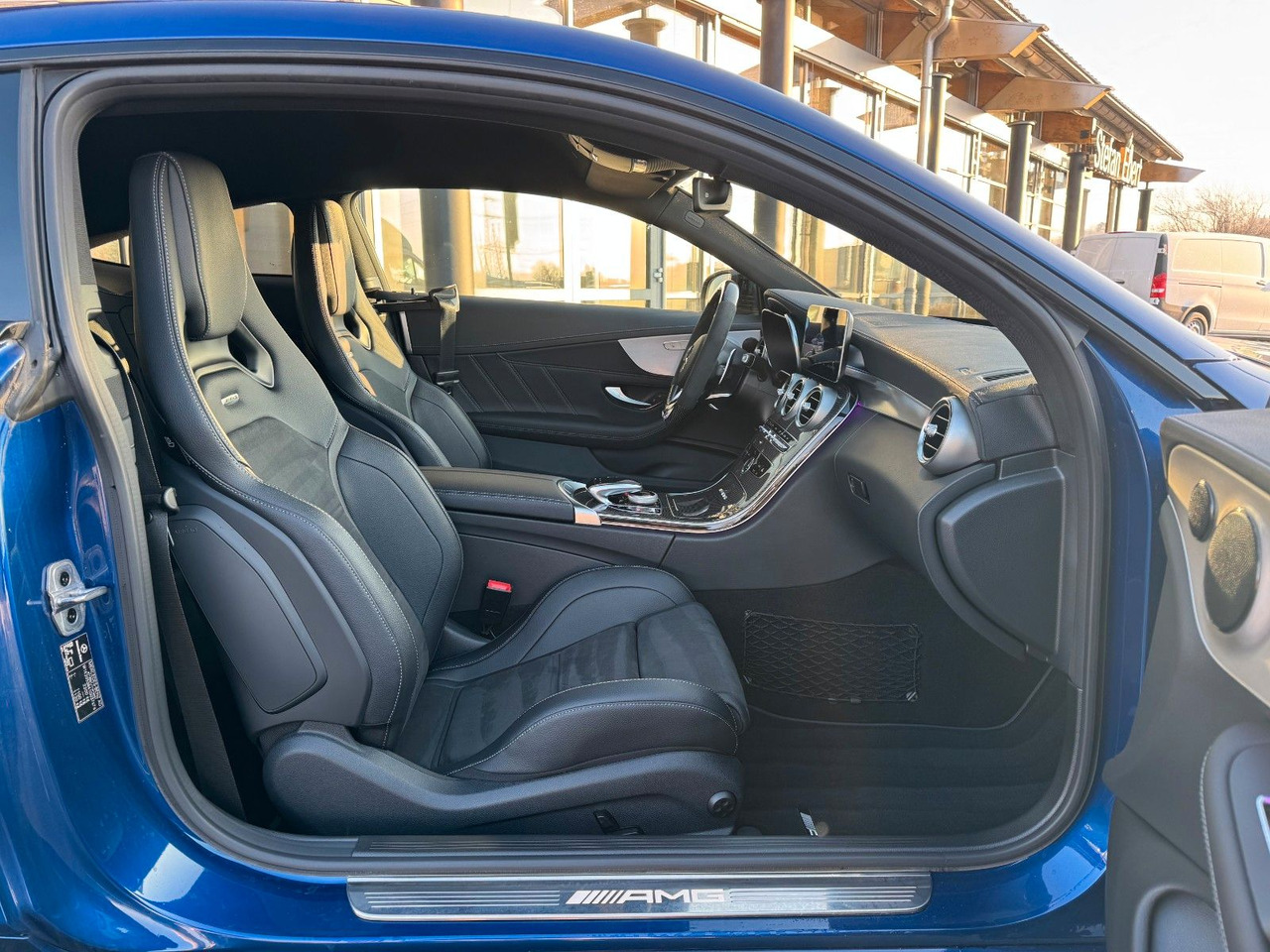 Mercedes-Benz C 63 AMG Coupe+AeroP+Distr+Sportsitze+360 - كوبيه: صور 5 Mercedes-Benz C 63 AMG Coupe+AeroP+Distr+Sportsitze+360 - كوبيه: صور 5