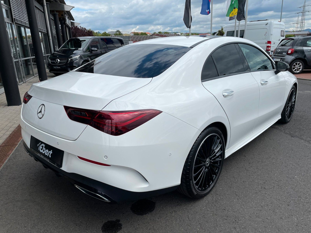 Mercedes-Benz CLA 200 AMG Pano+R-Kamera+19"+TOTW+DISTR+MULITBE - كوبيه: صور 4 Mercedes-Benz CLA 200 AMG Pano+R-Kamera+19"+TOTW+DISTR+MULITBE - كوبيه: صور 4