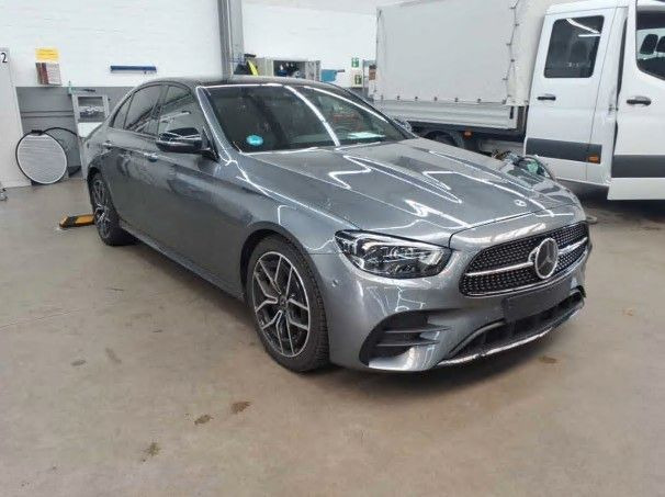 Mercedes-Benz E 220 d AMG NIGHT+BURM+PANO+DISTR+HUD - سيدان: صور 2 Mercedes-Benz E 220 d AMG NIGHT+BURM+PANO+DISTR+HUD - سيدان: صور 2