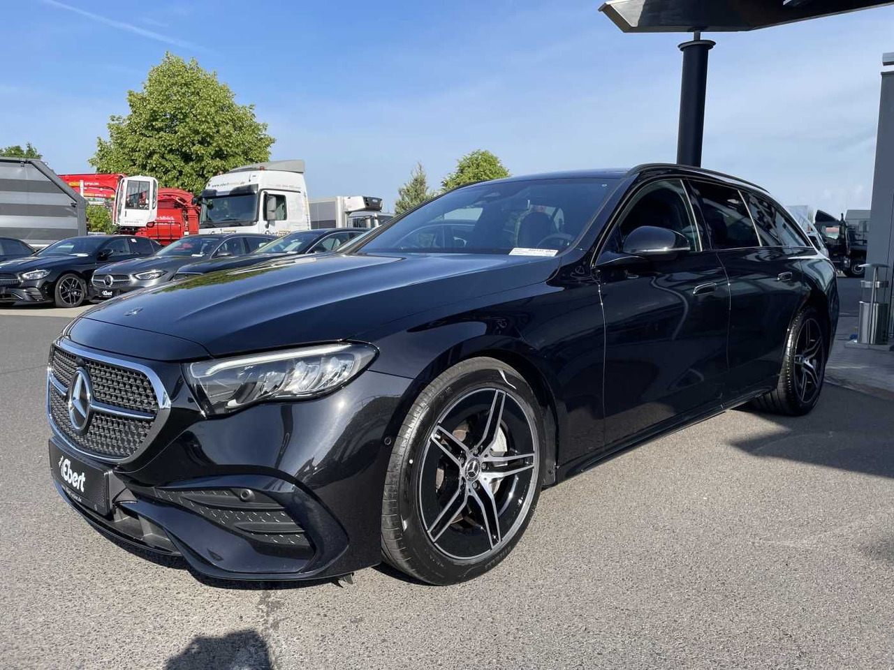 Mercedes-Benz E 220 d T AMG-Line AHK+Distr+R-Kamera +Ambiente+ - سيارة: صور 2 Mercedes-Benz E 220 d T AMG-Line AHK+Distr+R-Kamera +Ambiente+ - سيارة: صور 2