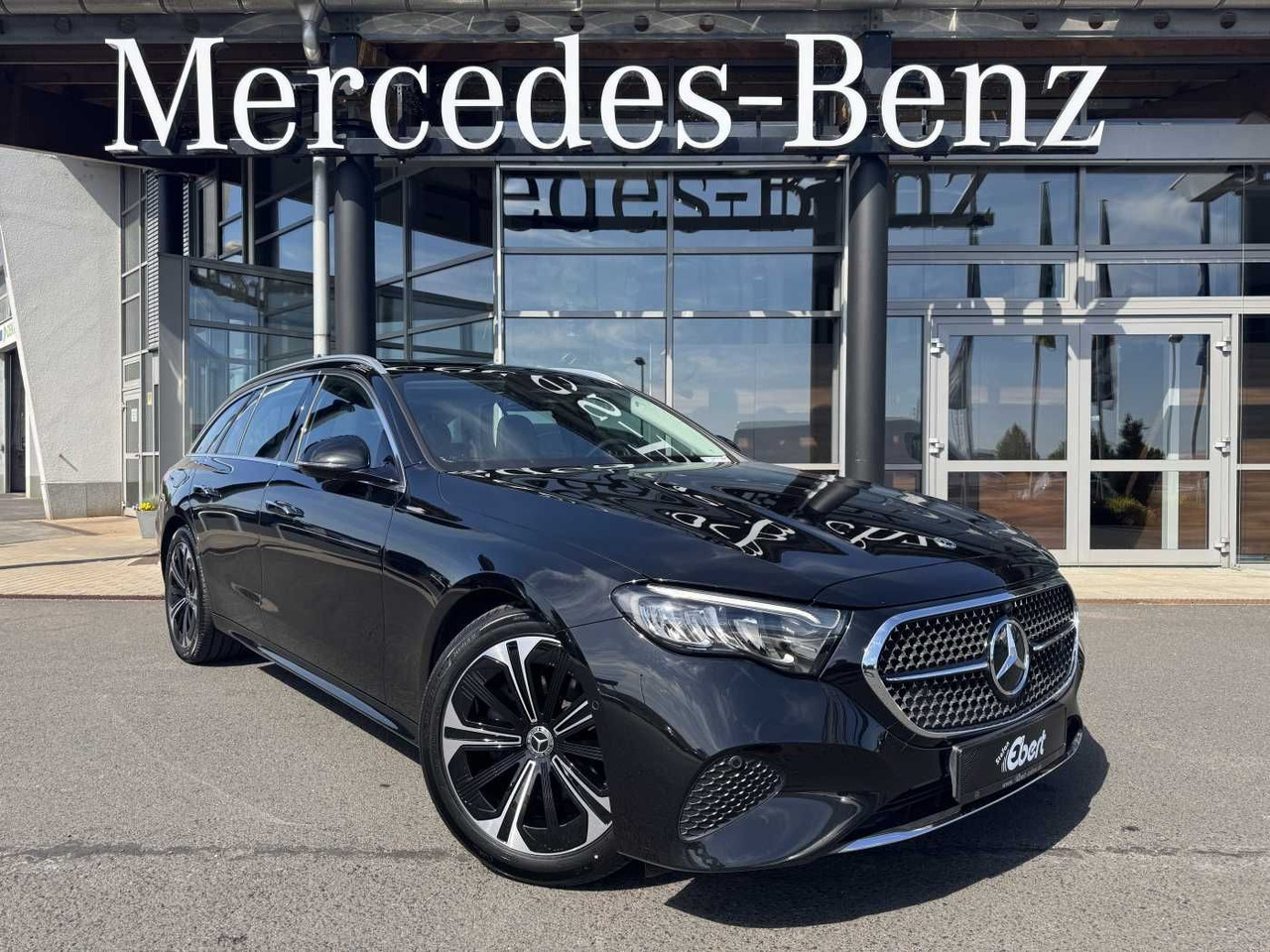 Mercedes-Benz E 220d Avantgarde+Pano+AHK+Distr+19Zoll+MBUX - سيارة: صور 1 Mercedes-Benz E 220d Avantgarde+Pano+AHK+Distr+19Zoll+MBUX - سيارة: صور 1