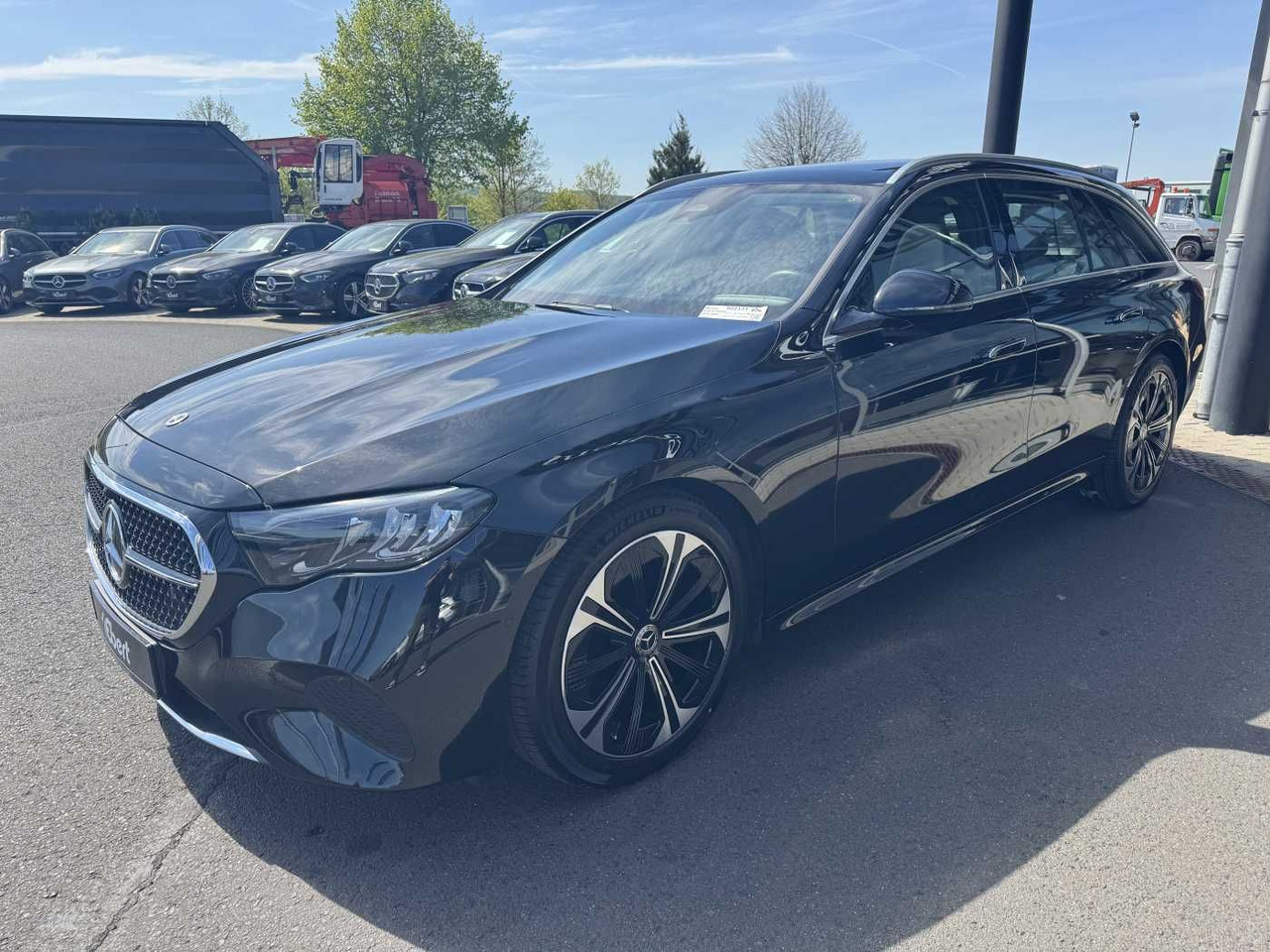 Mercedes-Benz E 220d Avantgarde+Pano+AHK+Distr+19Zoll+MBUX - سيارة: صور 2 Mercedes-Benz E 220d Avantgarde+Pano+AHK+Distr+19Zoll+MBUX - سيارة: صور 2