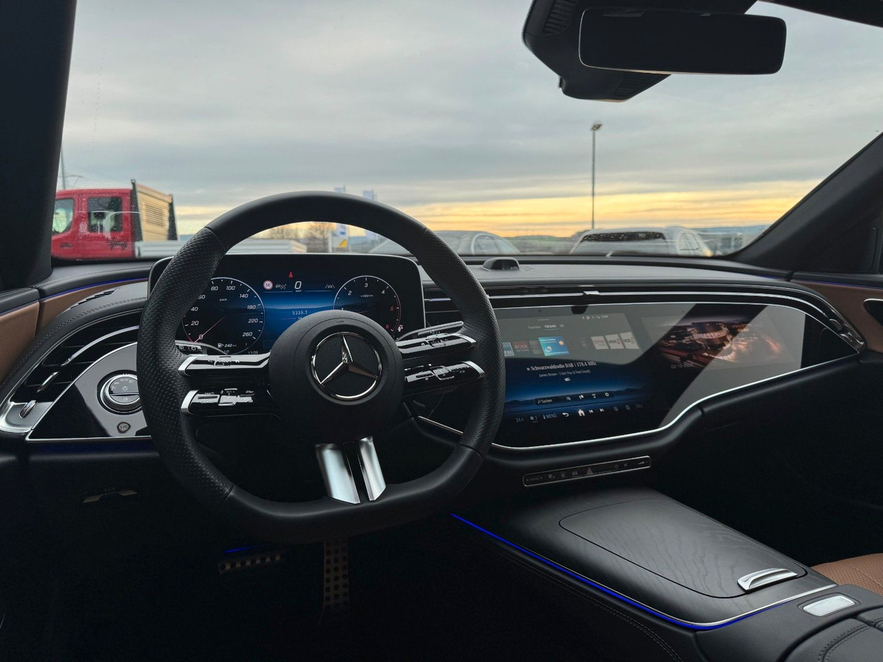 Mercedes-Benz E 220d T AMG+Hyperscreen+Leder+AHK+DistrPro+STH - سيارة ستيشن: صور 4 Mercedes-Benz E 220d T AMG+Hyperscreen+Leder+AHK+DistrPro+STH - سيارة ستيشن: صور 4