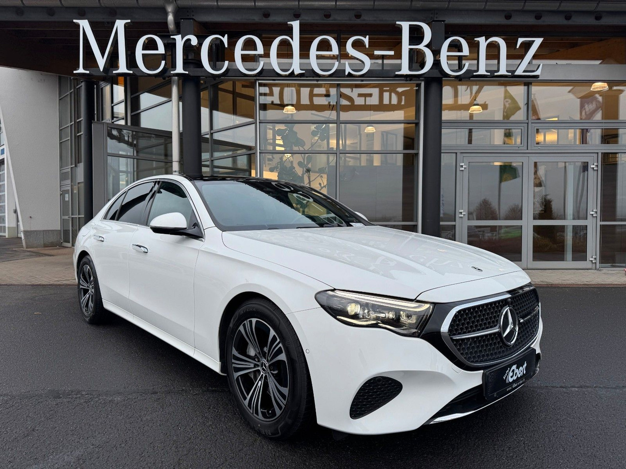 Mercedes-Benz E 450 4M Avantgarde+Pano+DistrPro+Digital+360 - سيدان: صور 2 Mercedes-Benz E 450 4M Avantgarde+Pano+DistrPro+Digital+360 - سيدان: صور 2