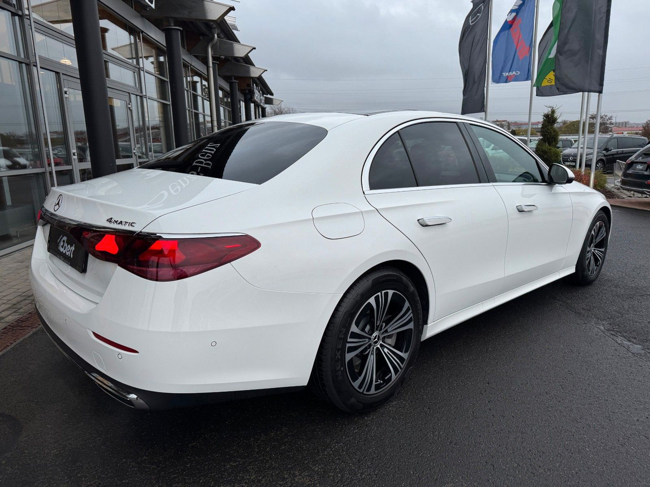 Mercedes-Benz E 450 4M Avantgarde+Pano+DistrPro+Digital+360 - سيدان: صور 5 Mercedes-Benz E 450 4M Avantgarde+Pano+DistrPro+Digital+360 - سيدان: صور 5