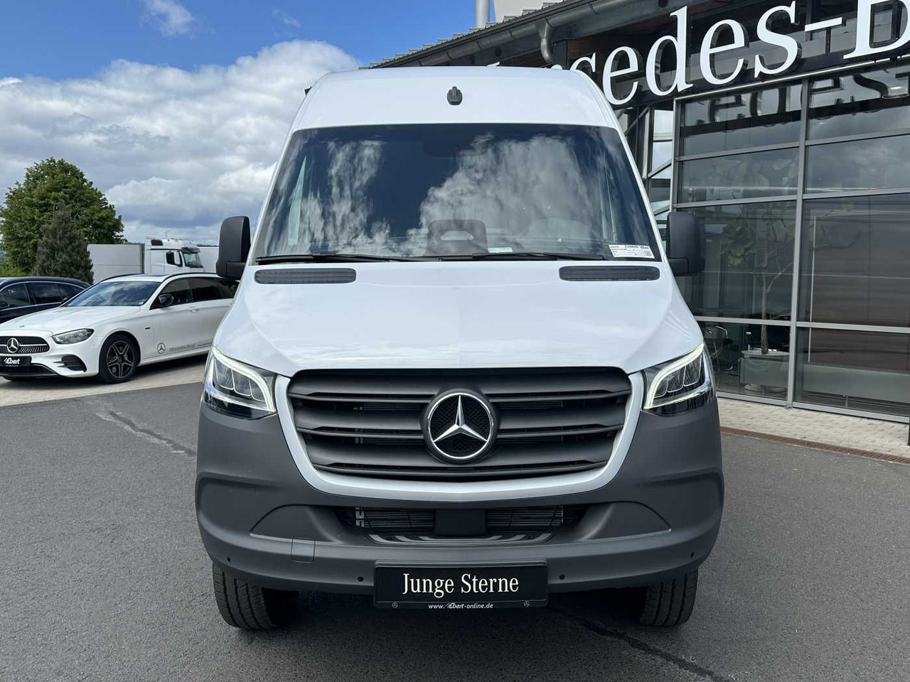 Mercedes-Benz Sprinter 319 CDI 4x4 4325 Kamera LED SHZ MBUX - فان: صور 2 Mercedes-Benz Sprinter 319 CDI 4x4 4325 Kamera LED SHZ MBUX - فان: صور 2