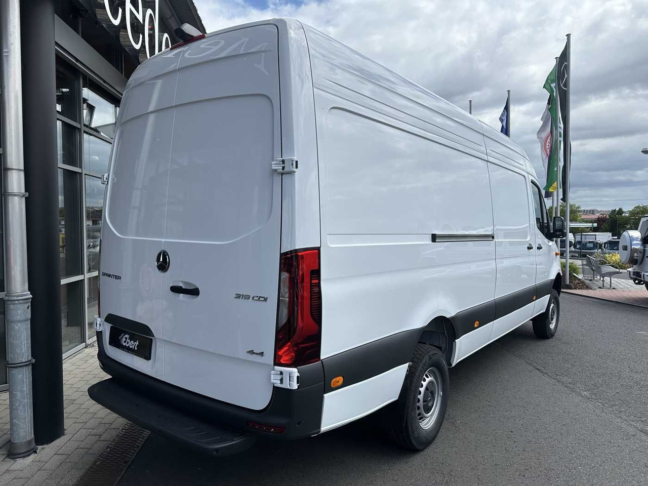 Mercedes-Benz Sprinter 319 CDI 4x4 4325 Kamera LED SHZ MBUX - فان: صور 4 Mercedes-Benz Sprinter 319 CDI 4x4 4325 Kamera LED SHZ MBUX - فان: صور 4
