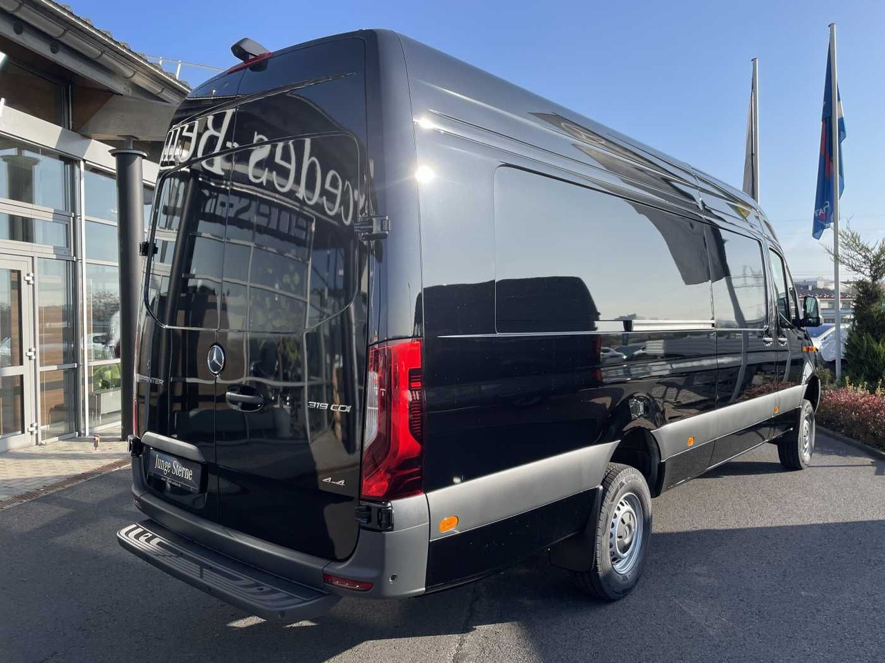 Mercedes-Benz Sprinter 319 CDI 4x4 Extralang Klima 360 Kamera - فان: صور 4 Mercedes-Benz Sprinter 319 CDI 4x4 Extralang Klima 360 Kamera - فان: صور 4