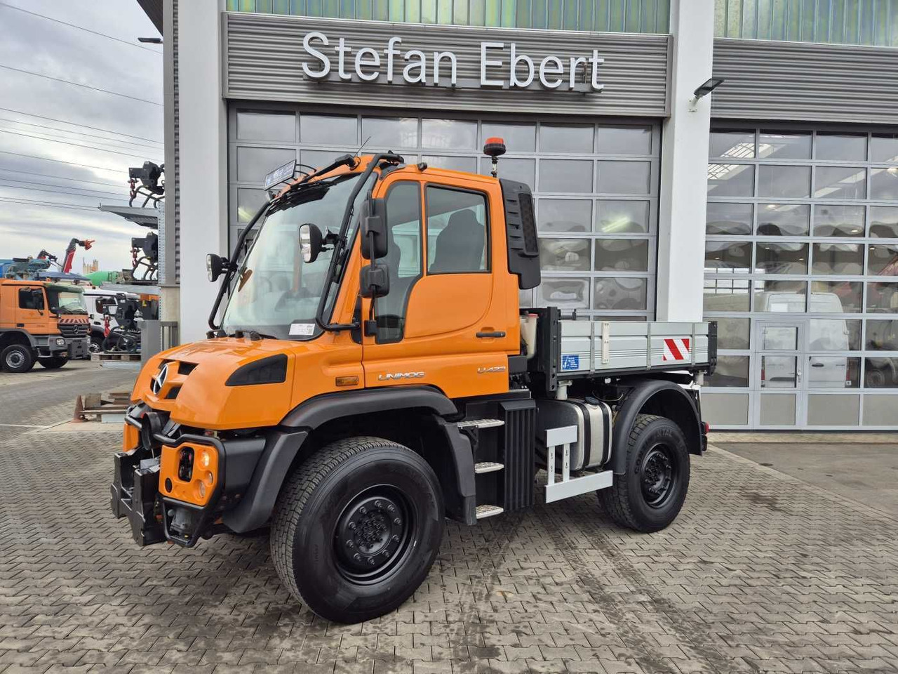 Mercedes-Benz Unimog U423 4x4 Hydrostat Zapfwelle - قلابات: صور 4 Mercedes-Benz Unimog U423 4x4 Hydrostat Zapfwelle - قلابات: صور 4