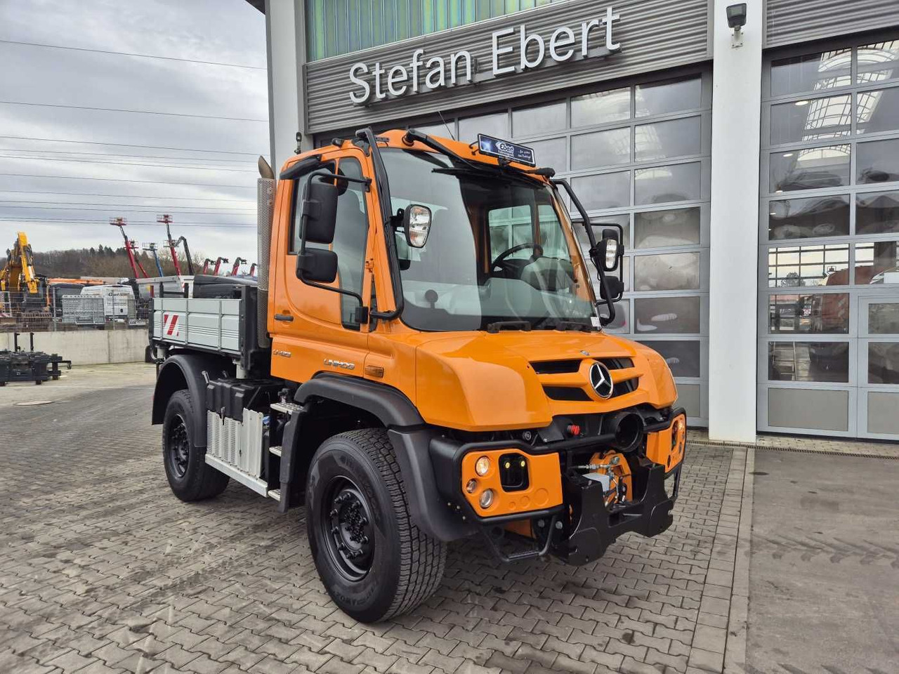 Mercedes-Benz Unimog U423 4x4 Hydrostat Zapfwelle - قلابات: صور 3 Mercedes-Benz Unimog U423 4x4 Hydrostat Zapfwelle - قلابات: صور 3