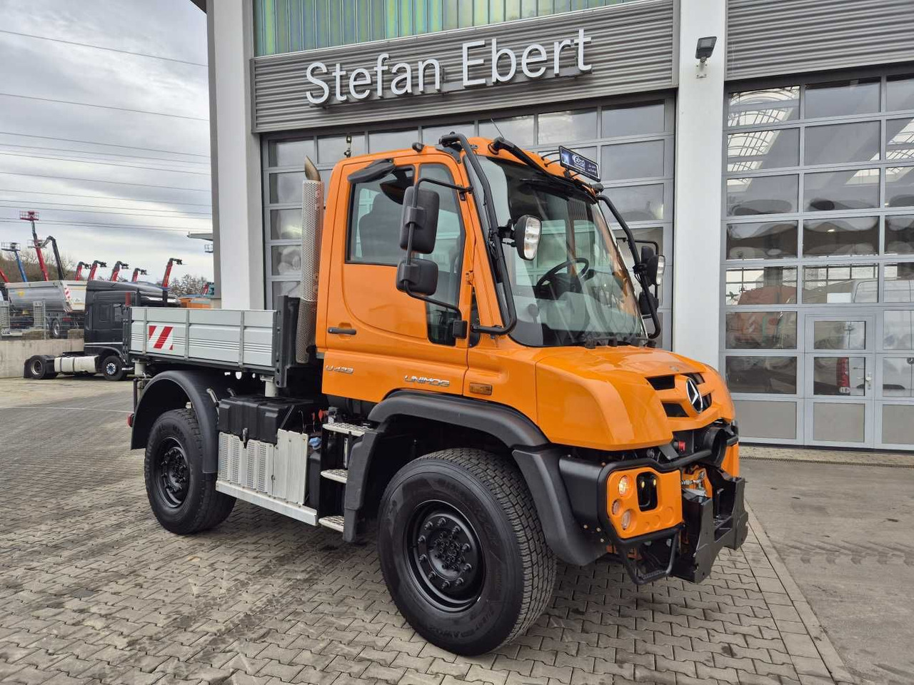 Mercedes-Benz Unimog U423 4x4 Hydrostat Zapfwelle - قلابات: صور 5 Mercedes-Benz Unimog U423 4x4 Hydrostat Zapfwelle - قلابات: صور 5