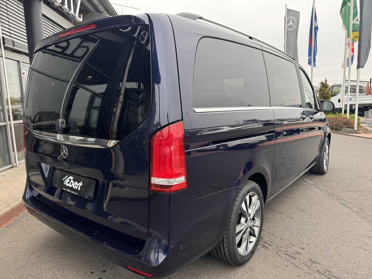 Mercedes-Benz V 250 d AVA ED 4MATIC Panorama Tisch 360 Sound - سيارة: صور 4 Mercedes-Benz V 250 d AVA ED 4MATIC Panorama Tisch 360 Sound - سيارة: صور 4