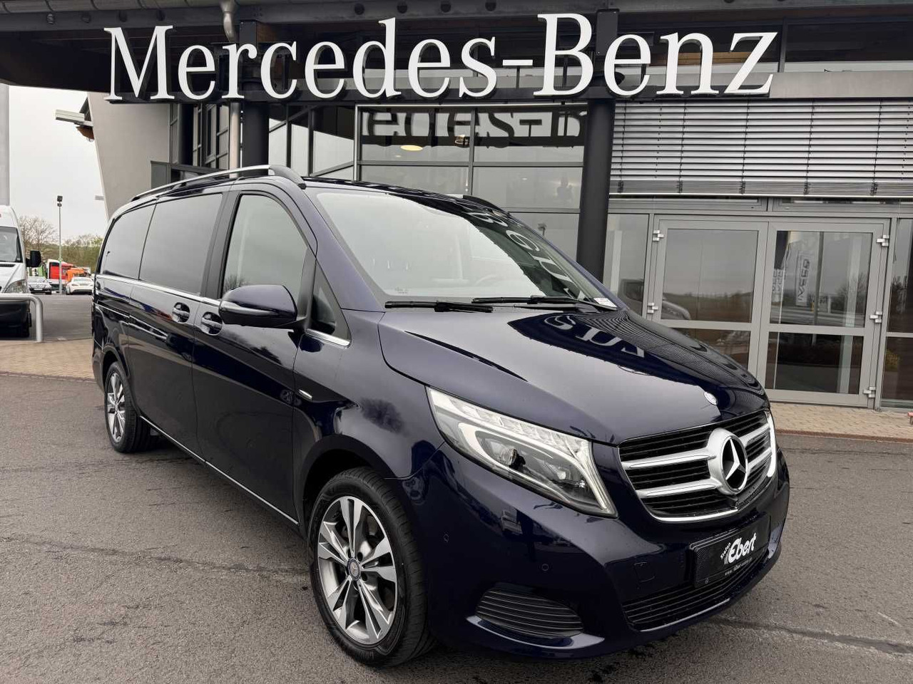 Mercedes-Benz V 250 d AVA ED 4MATIC Panorama Tisch 360 Sound - سيارة: صور 1 Mercedes-Benz V 250 d AVA ED 4MATIC Panorama Tisch 360 Sound - سيارة: صور 1