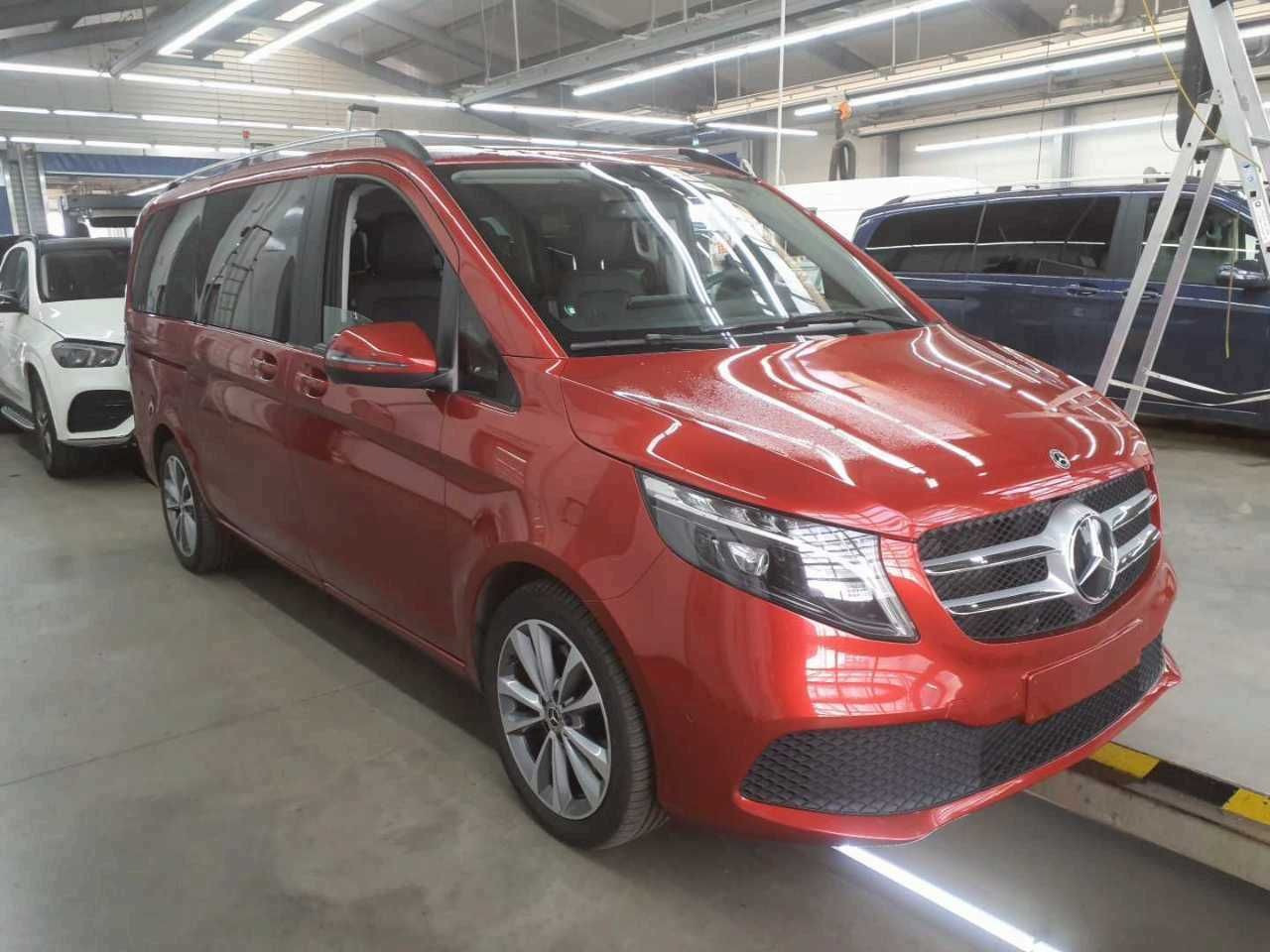 Mercedes-Benz V 250 d Edition 6Sitze Kamera MBUX ILS Leder - ميكروباص: صور 2 Mercedes-Benz V 250 d Edition 6Sitze Kamera MBUX ILS Leder - ميكروباص: صور 2