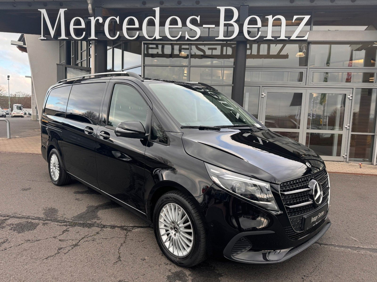Mercedes-Benz V 250 d STYLE el.Tür AHK2,5 DISTRONIC 360Kamera - ميكروباص: صور 1 Mercedes-Benz V 250 d STYLE el.Tür AHK2,5 DISTRONIC 360Kamera - ميكروباص: صور 1