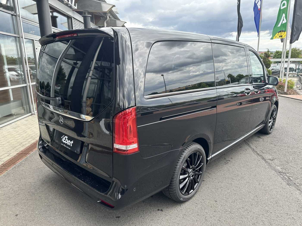 Mercedes-Benz V 300 d 4MATIC EXCLUSIVE AMG Panorama DISTRONIC - سيارة: صور 4 Mercedes-Benz V 300 d 4MATIC EXCLUSIVE AMG Panorama DISTRONIC - سيارة: صور 4