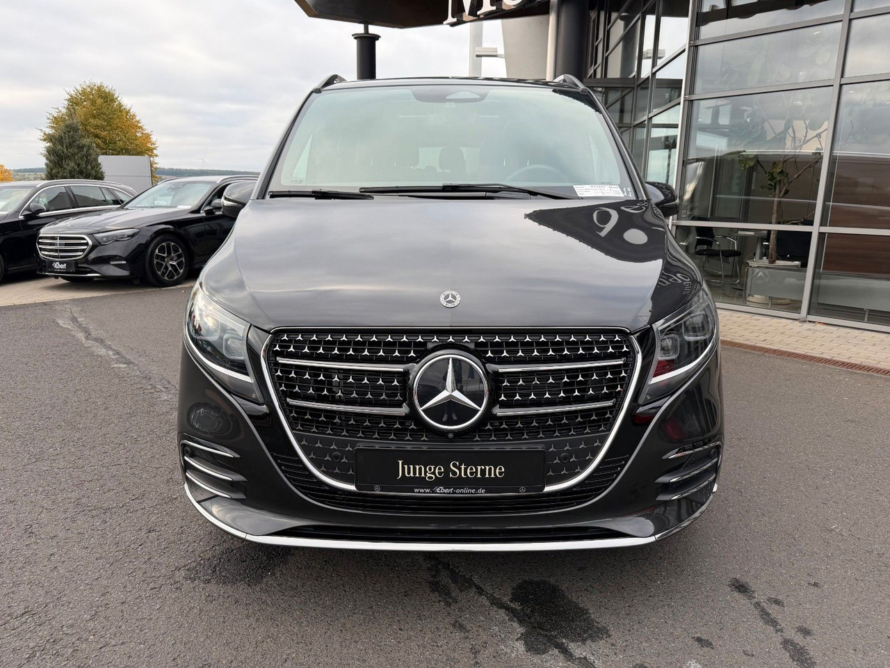 Mercedes-Benz V 300 d 4MATIC EXCLUSIVE AMG Panorama Standheiz - ميكروباص: صور 2 Mercedes-Benz V 300 d 4MATIC EXCLUSIVE AMG Panorama Standheiz - ميكروباص: صور 2