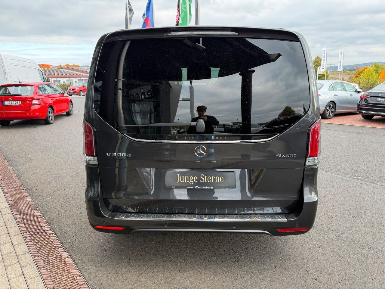 Mercedes-Benz V 300 d 4MATIC EXCLUSIVE AMG Panorama Standheiz - سيارة ستيشن: صور 5 Mercedes-Benz V 300 d 4MATIC EXCLUSIVE AMG Panorama Standheiz - سيارة ستيشن: صور 5