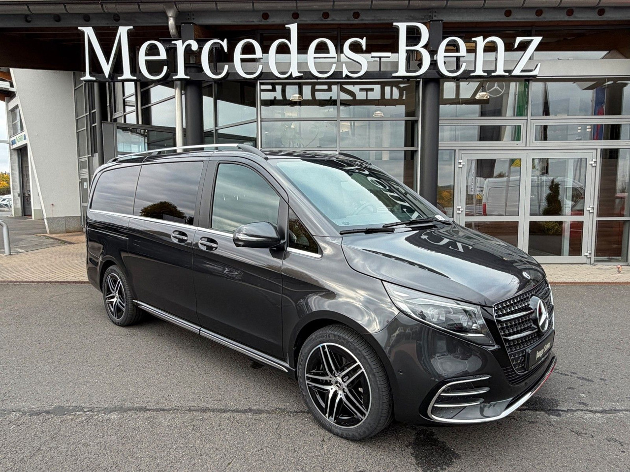 Mercedes-Benz V 300 d 4MATIC EXCLUSIVE AMG Panorama Standheiz - ميكروباص: صور 1 Mercedes-Benz V 300 d 4MATIC EXCLUSIVE AMG Panorama Standheiz - ميكروباص: صور 1