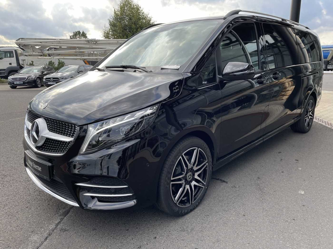 Mercedes-Benz V 300 d AVA 4MATIC AMG Kühlschrank AIRMATIC - سيارة: صور 2 Mercedes-Benz V 300 d AVA 4MATIC AMG Kühlschrank AIRMATIC - سيارة: صور 2