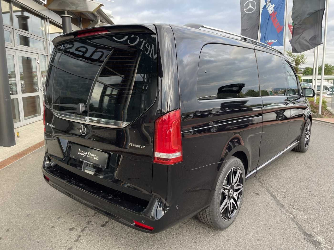 Mercedes-Benz V 300 d AVA 4MATIC AMG Kühlschrank AIRMATIC - ميكروباص: صور 4 Mercedes-Benz V 300 d AVA 4MATIC AMG Kühlschrank AIRMATIC - ميكروباص: صور 4