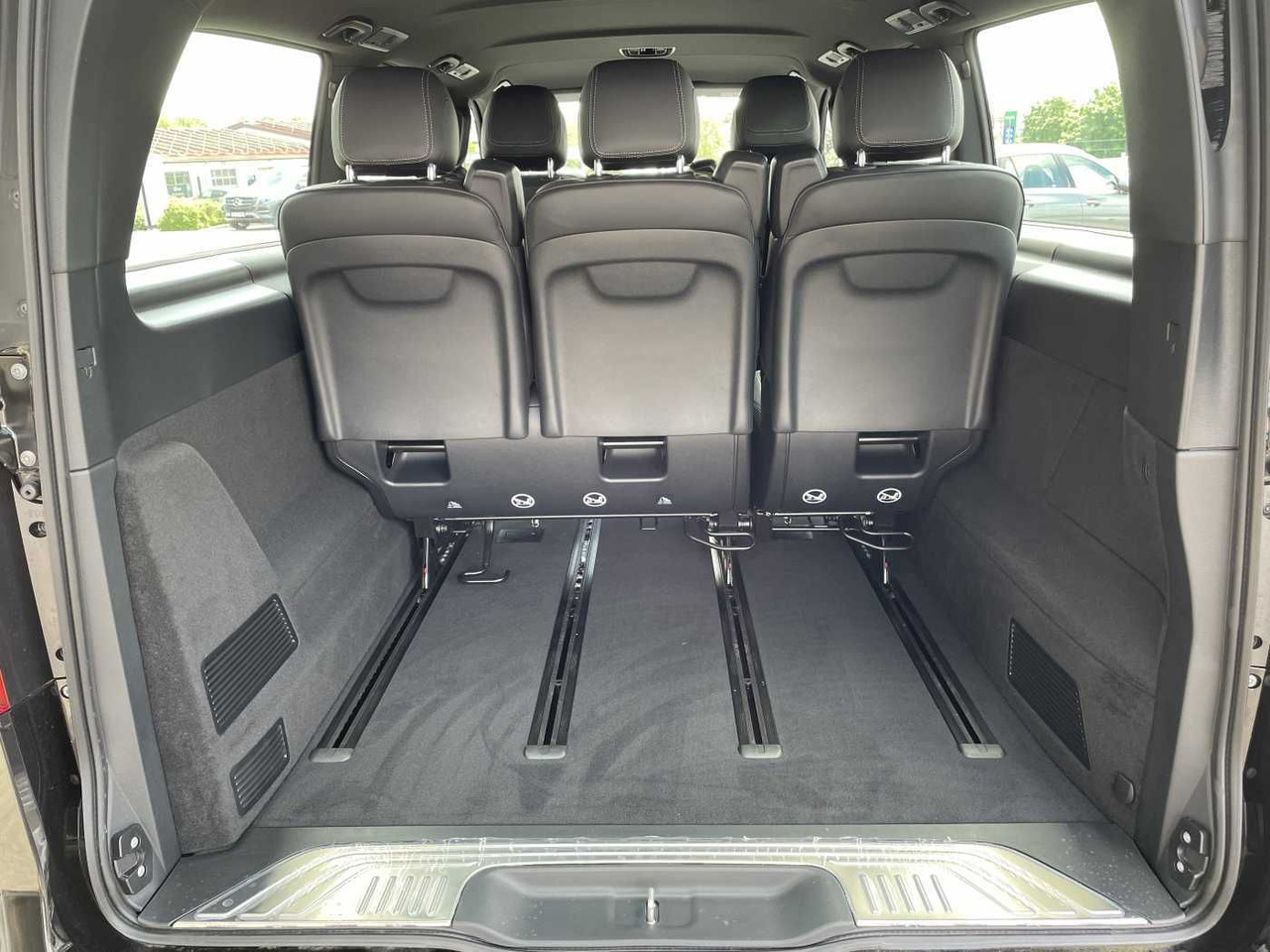 Mercedes-Benz V 300 d AVA 4MATIC AMG Kühlschrank AIRMATIC - سيارة: صور 5 Mercedes-Benz V 300 d AVA 4MATIC AMG Kühlschrank AIRMATIC - سيارة: صور 5