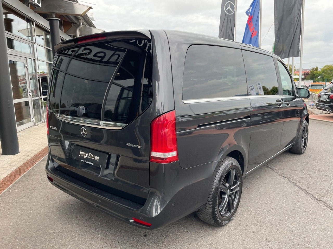 Mercedes-Benz V 300 d AVA ED 4MATIC Sitzklima Burmester 6Sitze - سيارة ستيشن: صور 4 Mercedes-Benz V 300 d AVA ED 4MATIC Sitzklima Burmester 6Sitze - سيارة ستيشن: صور 4