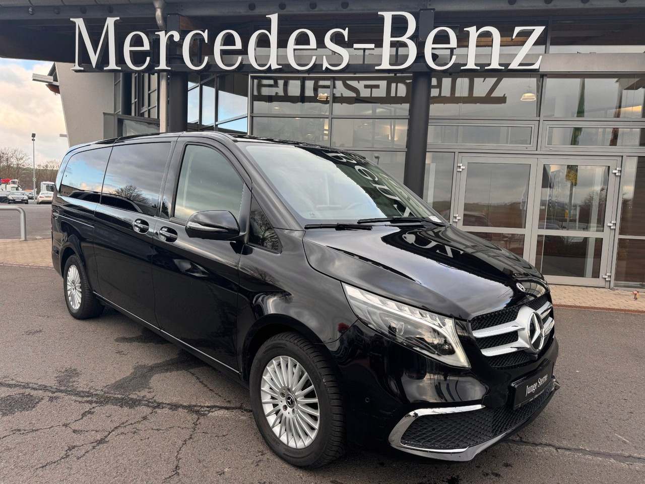 Mercedes-Benz V 300 d AVA Extralang 4MATIC AHK Stdh DISTRONIC - سيارة ستيشن: صور 1 Mercedes-Benz V 300 d AVA Extralang 4MATIC AHK Stdh DISTRONIC - سيارة ستيشن: صور 1
