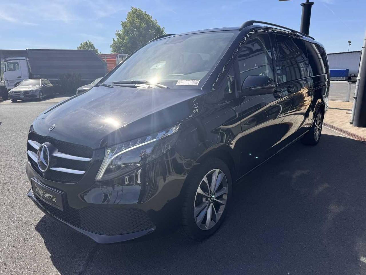 Mercedes-Benz V 300 d AVA Extralang AIRMATIC Standheiz 360Kam - سيارة: صور 3 Mercedes-Benz V 300 d AVA Extralang AIRMATIC Standheiz 360Kam - سيارة: صور 3
