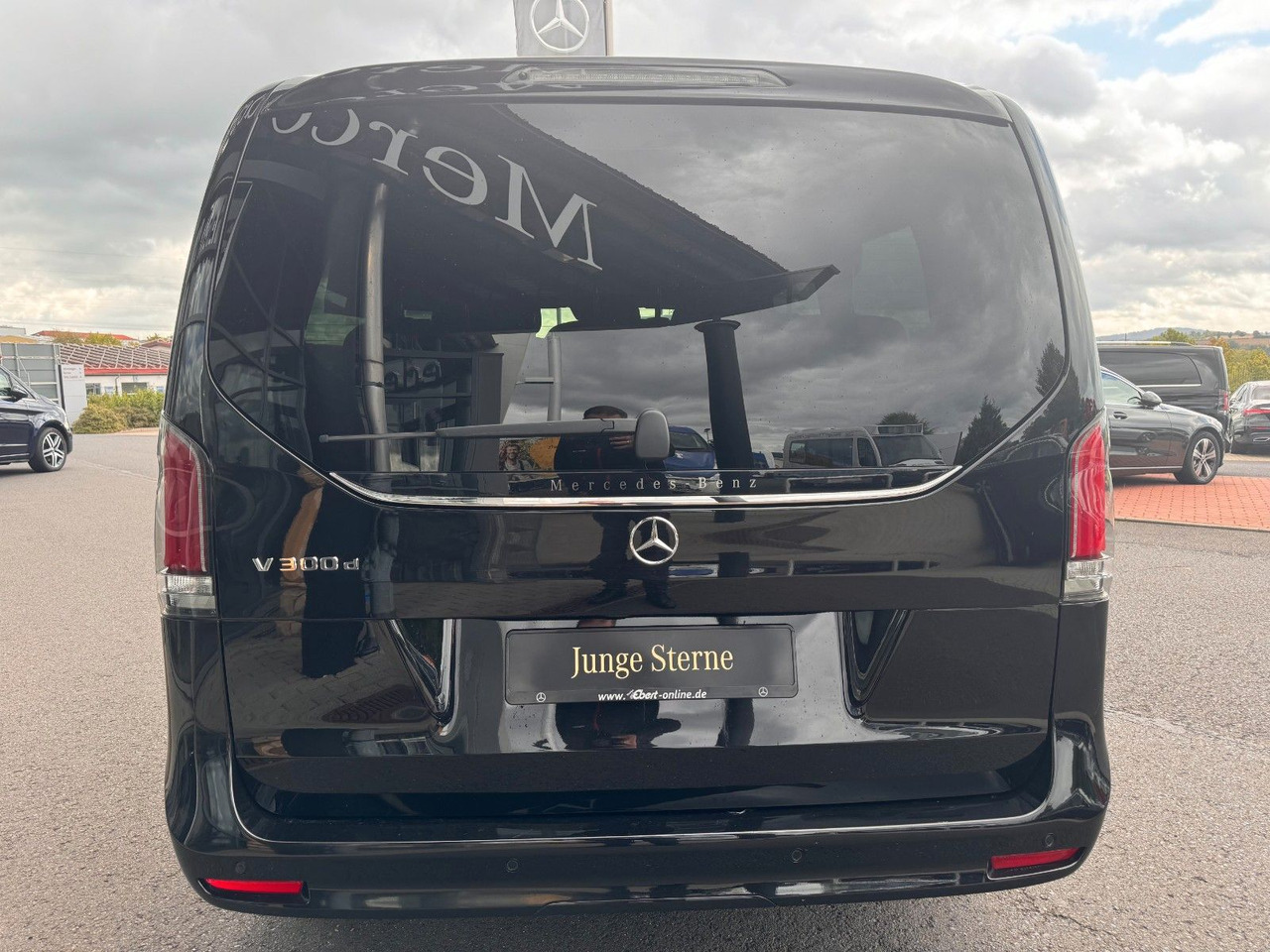 Mercedes-Benz V 300 d AVANTGARDE Extralang 360Kamera Standheiz - ميكروباص: صور 5 Mercedes-Benz V 300 d AVANTGARDE Extralang 360Kamera Standheiz - ميكروباص: صور 5