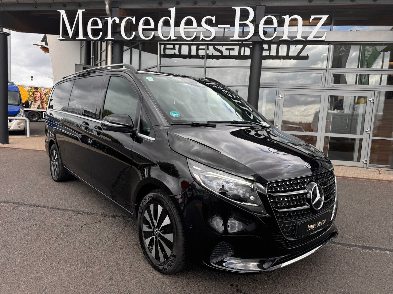 Mercedes-Benz V 300 d AVANTGARDE Extralang 360Kamera Standheiz - ميكروباص: صور 1 Mercedes-Benz V 300 d AVANTGARDE Extralang 360Kamera Standheiz - ميكروباص: صور 1