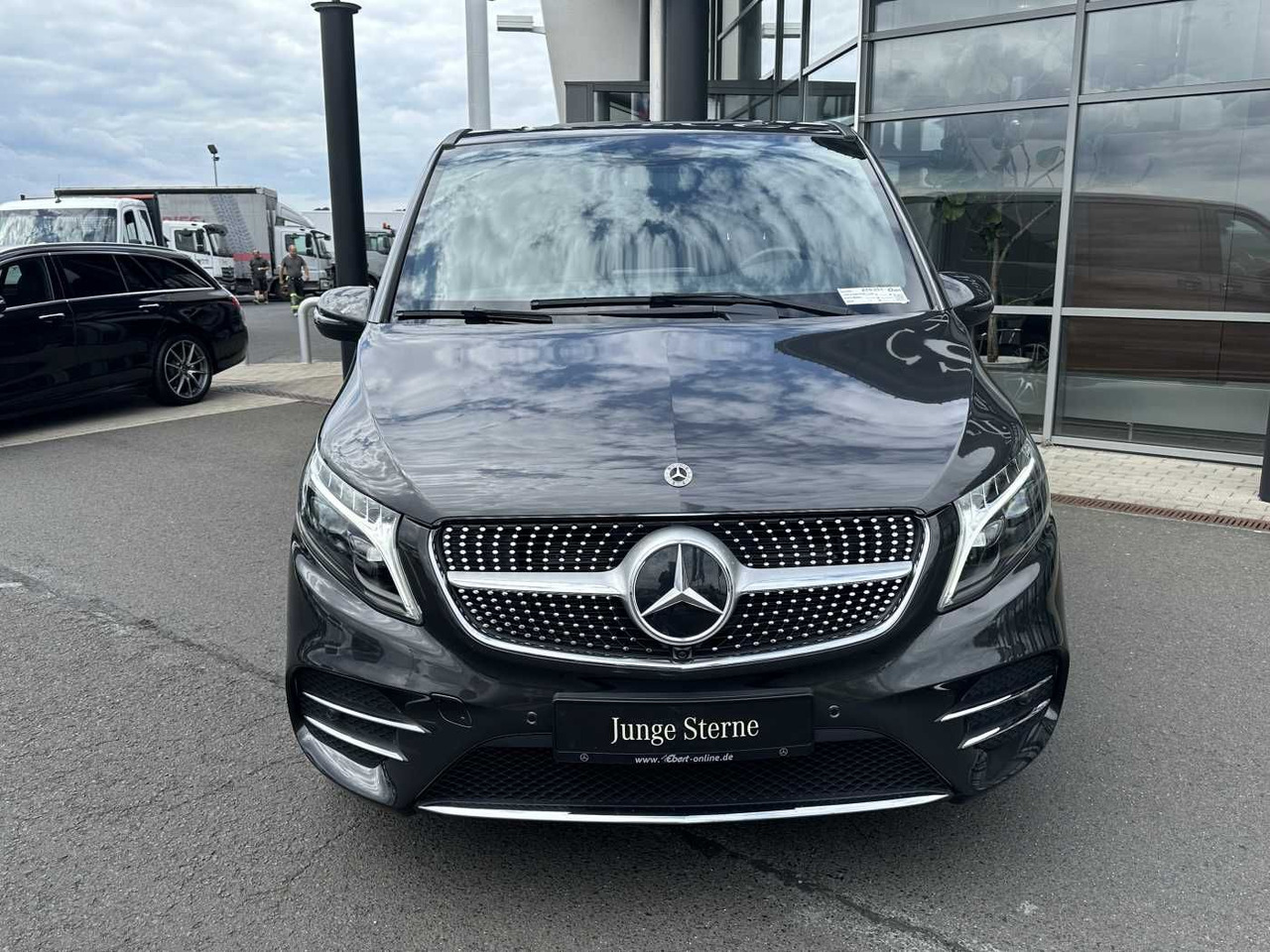 Mercedes-Benz V 300 d EDITION AMG AHK Tisch Leder ILS 7Sitze - سيارة: صور 2 Mercedes-Benz V 300 d EDITION AMG AHK Tisch Leder ILS 7Sitze - سيارة: صور 2