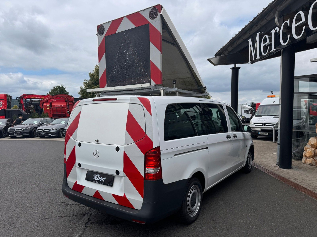 Mercedes-Benz Vito 111 CDI Tourer Begleitfahrzeug BF3+ / WVZ - فان المدمجة: صور 3 Mercedes-Benz Vito 111 CDI Tourer Begleitfahrzeug BF3+ / WVZ - فان المدمجة: صور 3