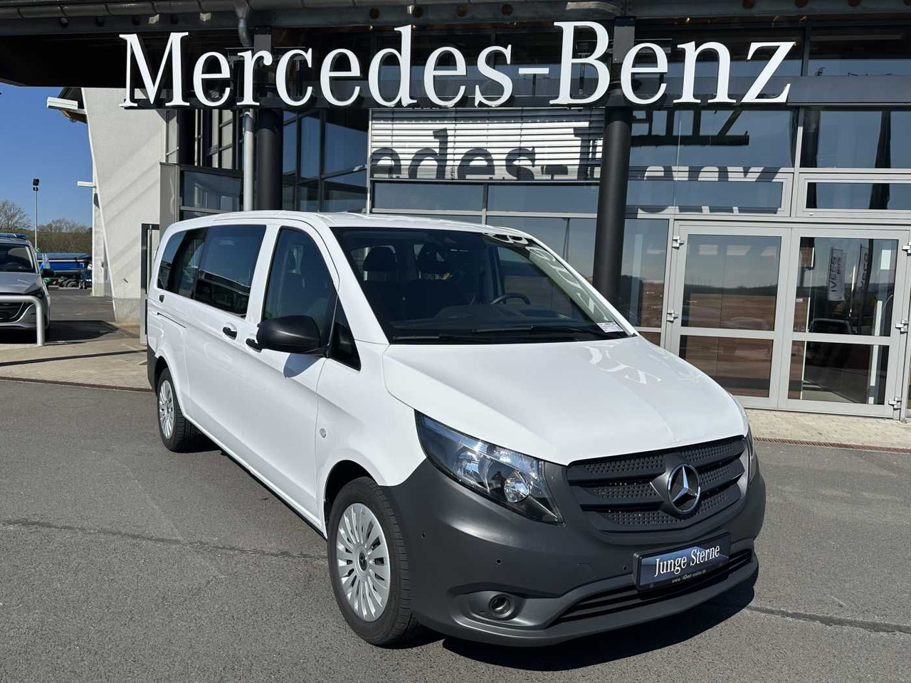 Mercedes-Benz Vito 114 CDI Tourer 8Sitze Klima Audio40 Kamera - ميكروباص: صور 1 Mercedes-Benz Vito 114 CDI Tourer 8Sitze Klima Audio40 Kamera - ميكروباص: صور 1