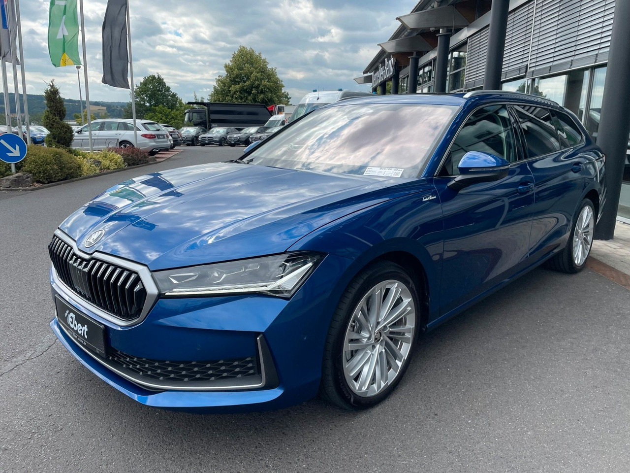 Skoda Superb Combi 2.0 TDI 4x4 L&K HUD+360°+AHK+Pano - سيارة ستيشن: صور 2 Skoda Superb Combi 2.0 TDI 4x4 L&K HUD+360°+AHK+Pano - سيارة ستيشن: صور 2
