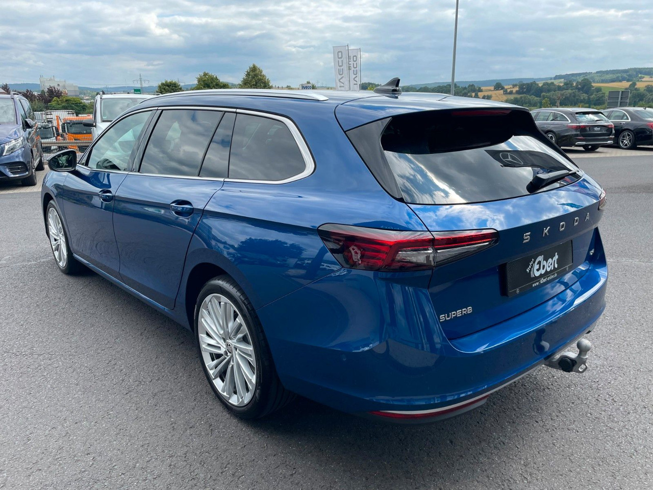 Skoda Superb Combi 2.0 TDI 4x4 L&K HUD+360°+AHK+Pano - سيارة ستيشن: صور 3 Skoda Superb Combi 2.0 TDI 4x4 L&K HUD+360°+AHK+Pano - سيارة ستيشن: صور 3
