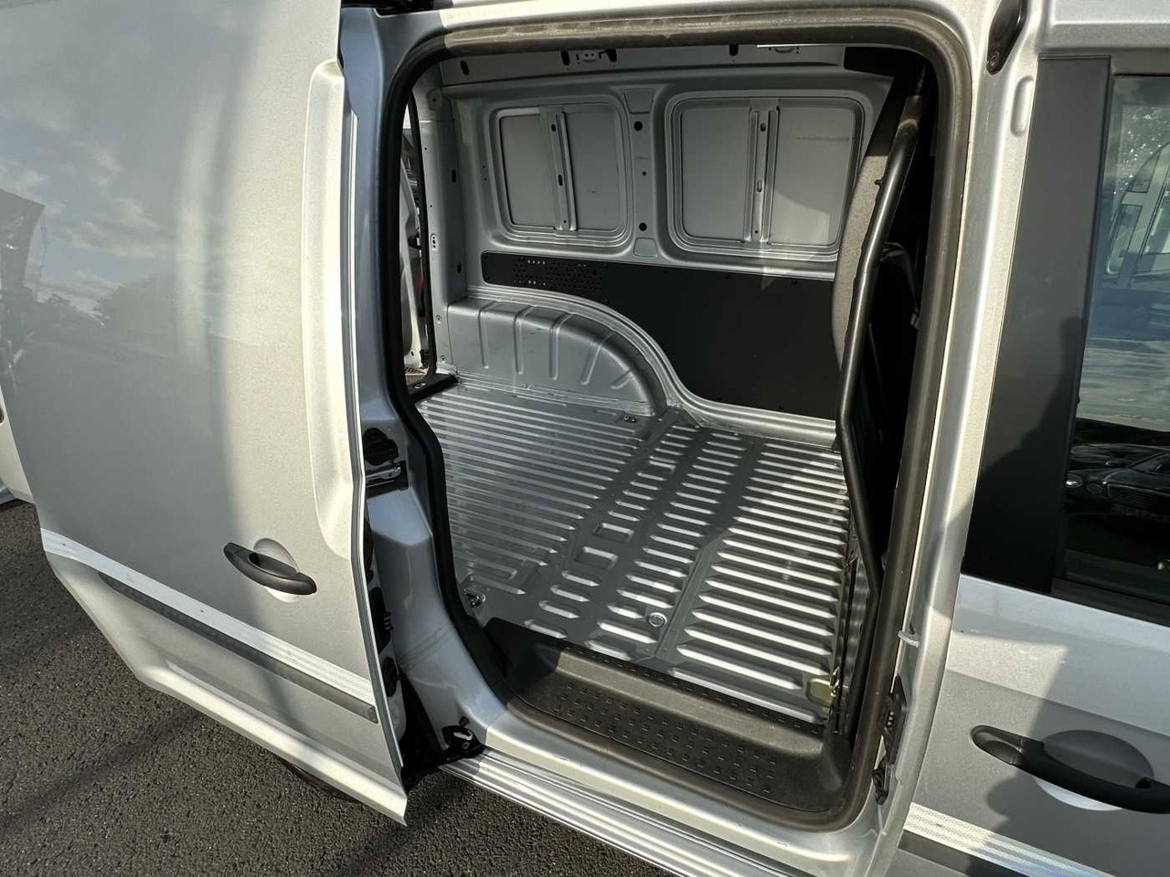 فان المدمجة جديد Volkswagen Caddy 1.6 TDI Klima Navi 8Räder Trennwand klappb: صور 8