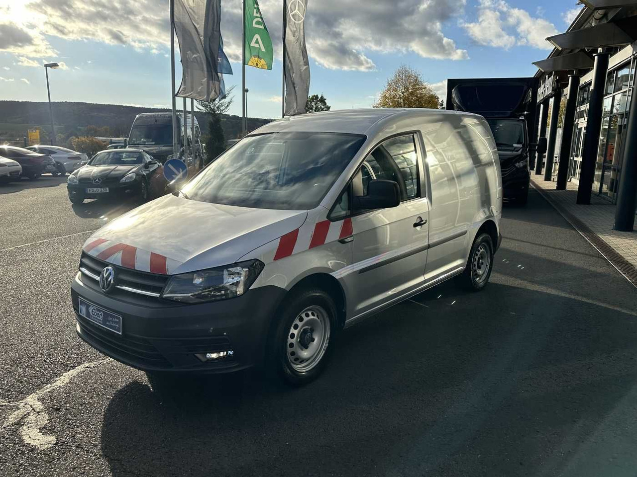 Volkswagen Caddy 1.6 TDI Klima Navi 8Räder Trennwand klappb - فان المدمجة: صور 3 Volkswagen Caddy 1.6 TDI Klima Navi 8Räder Trennwand klappb - فان المدمجة: صور 3