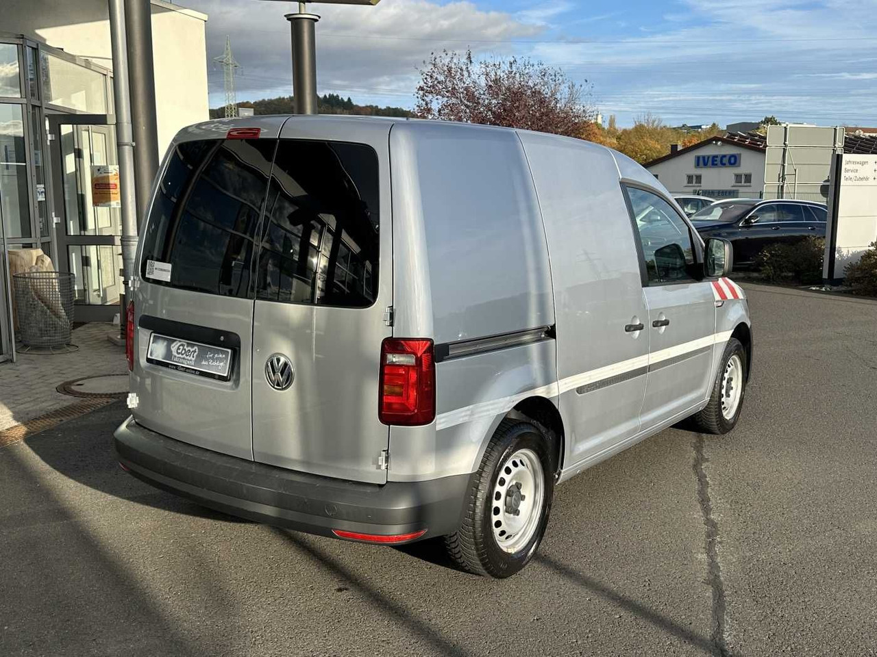 Volkswagen Caddy 1.6 TDI Klima Navi 8Räder Trennwand klappb - فان المدمجة: صور 4 Volkswagen Caddy 1.6 TDI Klima Navi 8Räder Trennwand klappb - فان المدمجة: صور 4