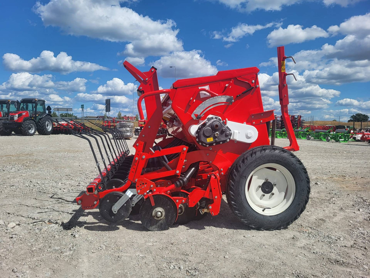 Ozdoken mechanical seed drill Pertum-S 300 - double-disc - on stock - معدات بذار: صور 2 Ozdoken mechanical seed drill Pertum-S 300 - double-disc - on stock - معدات بذار: صور 2