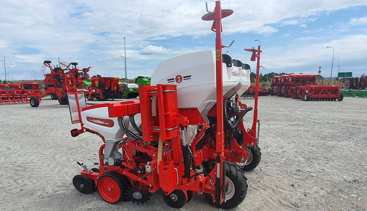 Ozdoken pneumatic precision seeder model VPKT-DG6 - on stock - وضع البذور فى خطوط: صور 4 Ozdoken pneumatic precision seeder model VPKT-DG6 - on stock - وضع البذور فى خطوط: صور 4