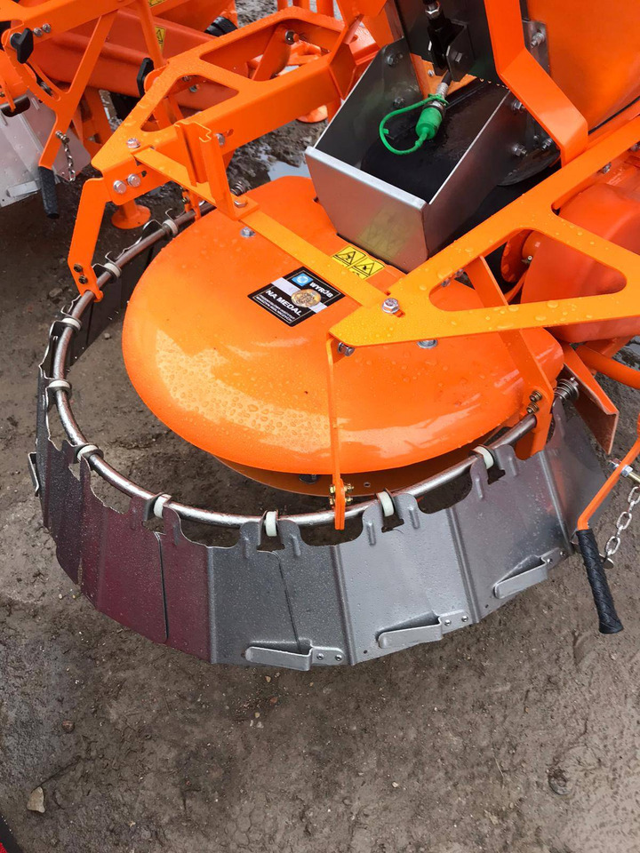POM Augustów salt and sand spreader with communal attachment Motyl N 31M/1 - الرمال مفرشة: صور 3 POM Augustów salt and sand spreader with communal attachment Motyl N 31M/1 - الرمال مفرشة: صور 3