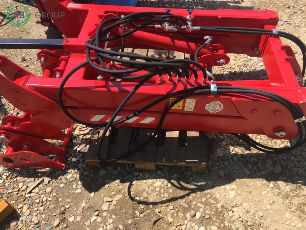 Pomarol front and rear mounted loader - لوادر وحفارات أمامية: صور 4 Pomarol front and rear mounted loader - لوادر وحفارات أمامية: صور 4