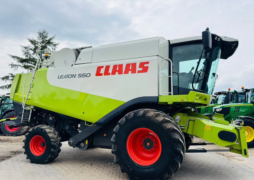 Claas Lexion 550 - حصادة شاملة: صور 1 Claas Lexion 550 - حصادة شاملة: صور 1