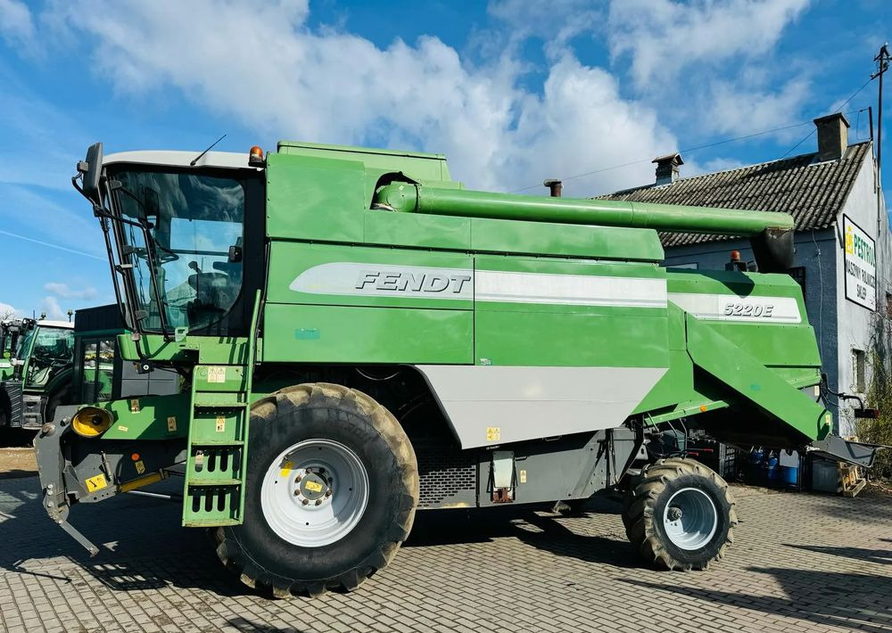Fendt 5220E - حصادة شاملة: صور 1 Fendt 5220E - حصادة شاملة: صور 1