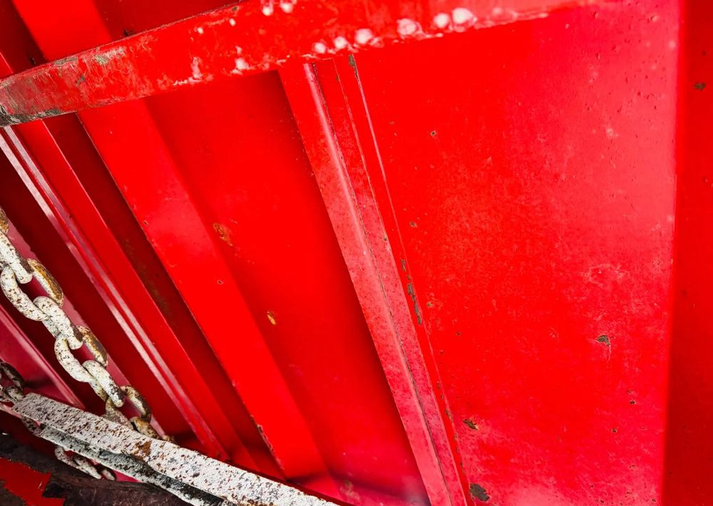 Inny Deguillaume - نثر السماد: صور 4 Inny Deguillaume - نثر السماد: صور 4