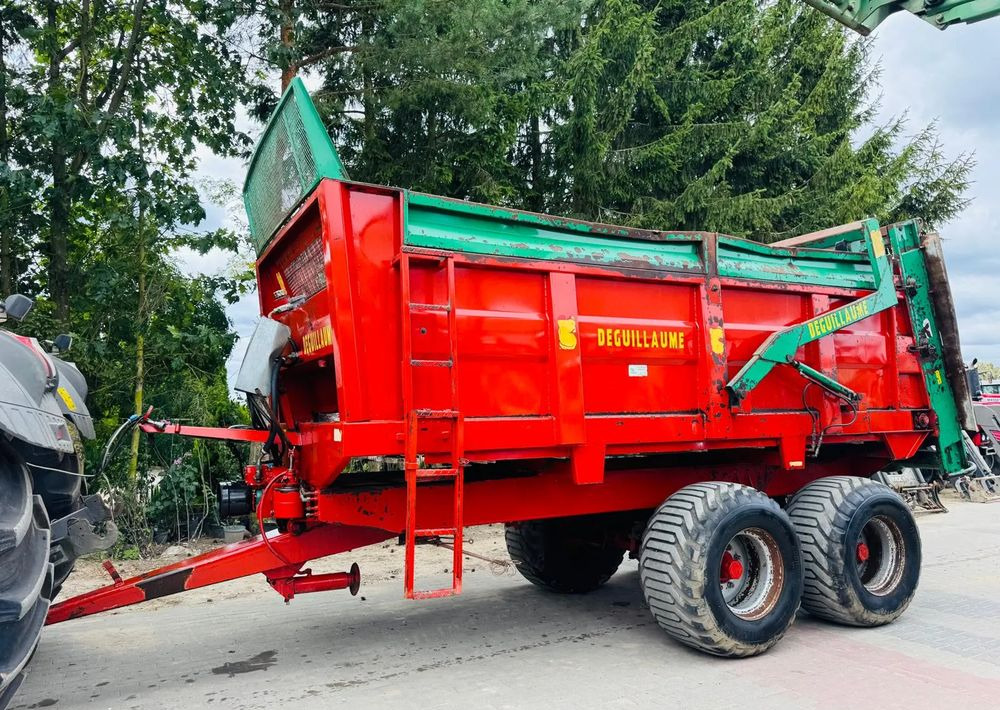 Inny Deguillaume - نثر السماد: صور 1 Inny Deguillaume - نثر السماد: صور 1