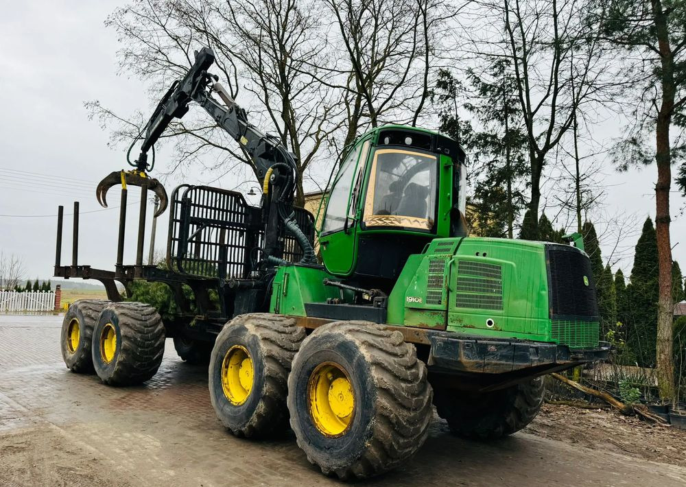 John Deere 1910E - شاحنات نقل الأخشاب في الغابات: صور 3 John Deere 1910E - شاحنات نقل الأخشاب في الغابات: صور 3