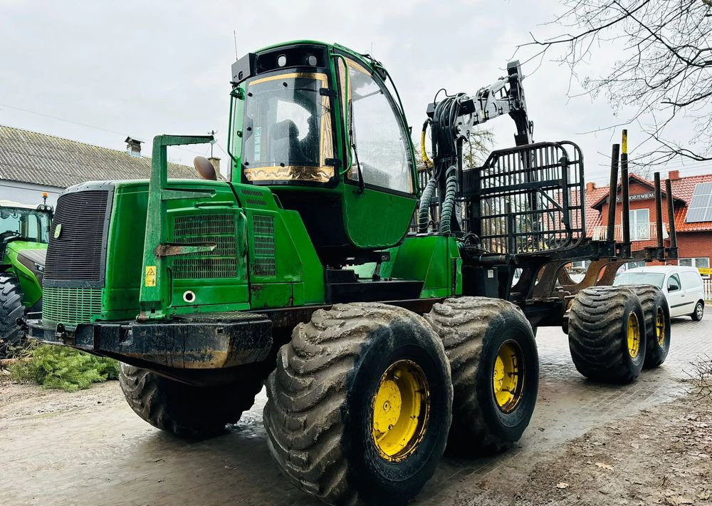 John Deere 1910E - شاحنات نقل الأخشاب في الغابات: صور 1 John Deere 1910E - شاحنات نقل الأخشاب في الغابات: صور 1